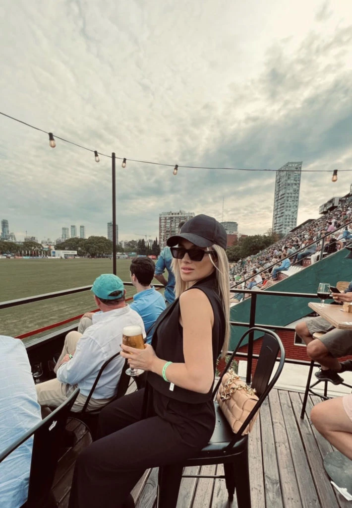 Camila Homs y su look para un partido de polo. Foto: Instagram.