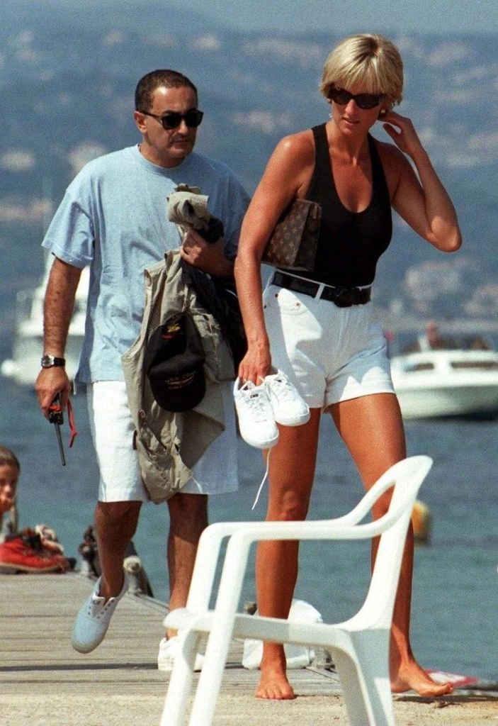 Lady Di y Dodi Al Fayed en las que serían sus últimas vacaciones en Francia. Foto: Pinterest.