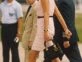 Lady Di llegando a Argenina con su Lady Dior. Foto: Pinterest.
