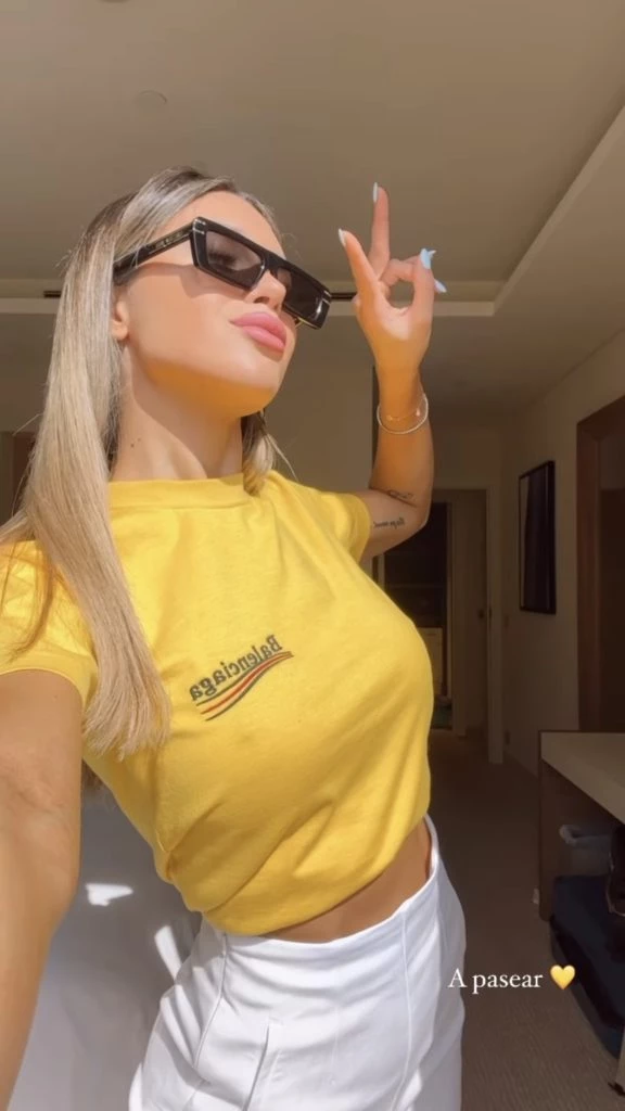 Agustina Gandolfo súper canchera con su look Balenciaga. Foto: Instagram.