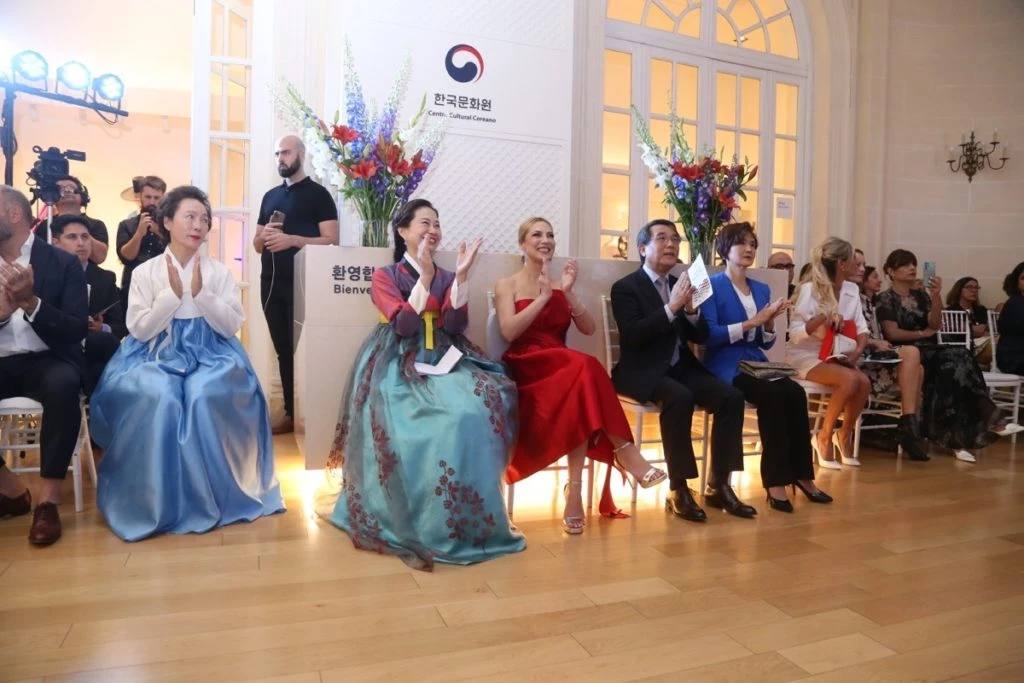 desfile fabiola Yañez