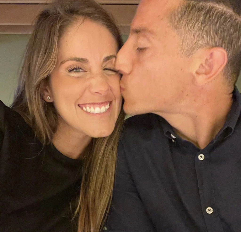 Sandra de la Vega y Andrés Guardado demostrando su amor. Foto: Instagram.