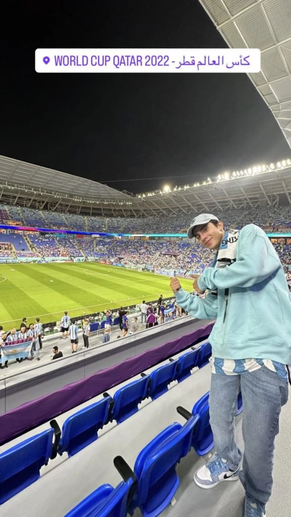 Rusherking alentando a la selección en Qatar. Foto: Instagram.