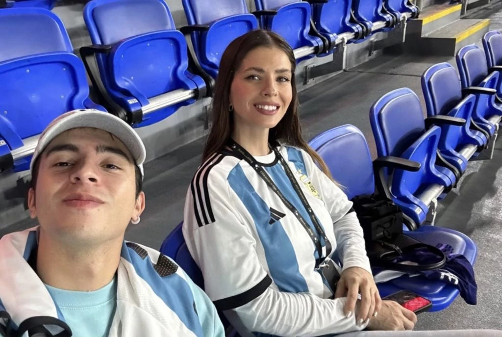 China Suárez y Rusherking alentando a la selección