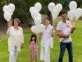 Isabel Macedo realizó una suelta de globos para recordar a su papá