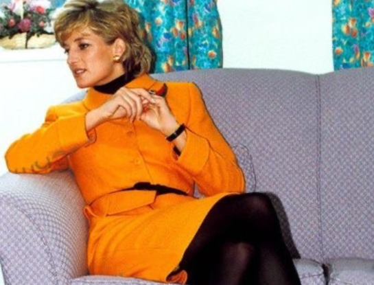 Dior reedita una de sus carteras más importantes gracias al boom de la serie The Crown 