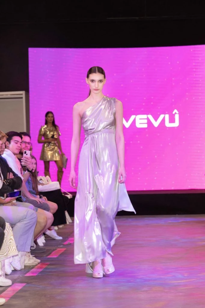 Desfile Vevu en Puro Diseño 2022