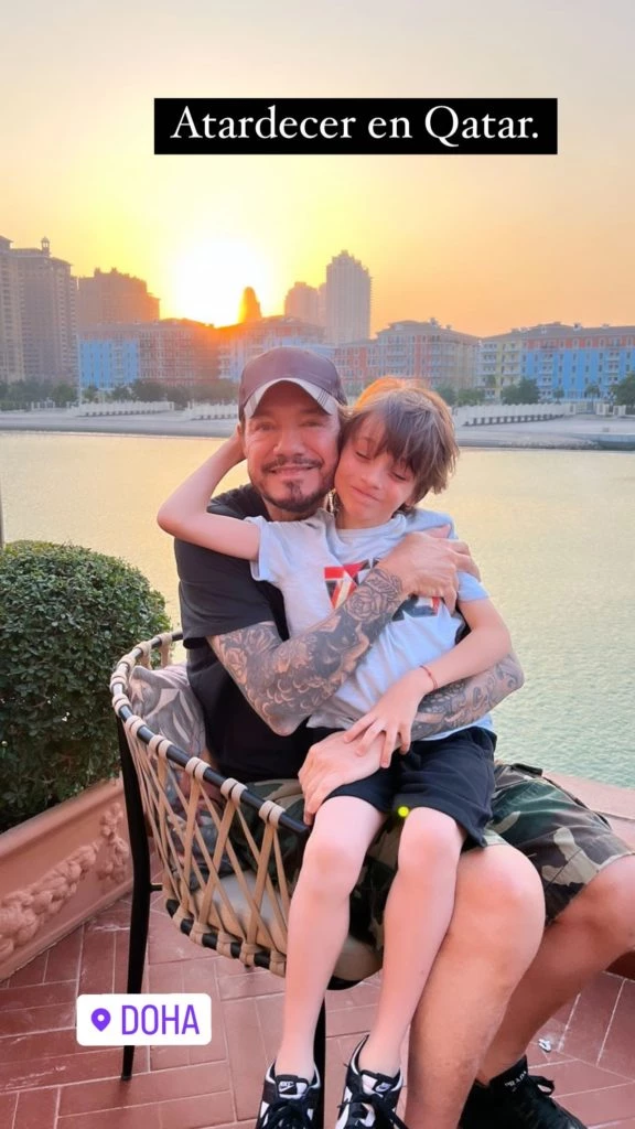 Marcelo Tinelli junto a su hijo Lorenzo en Qatar