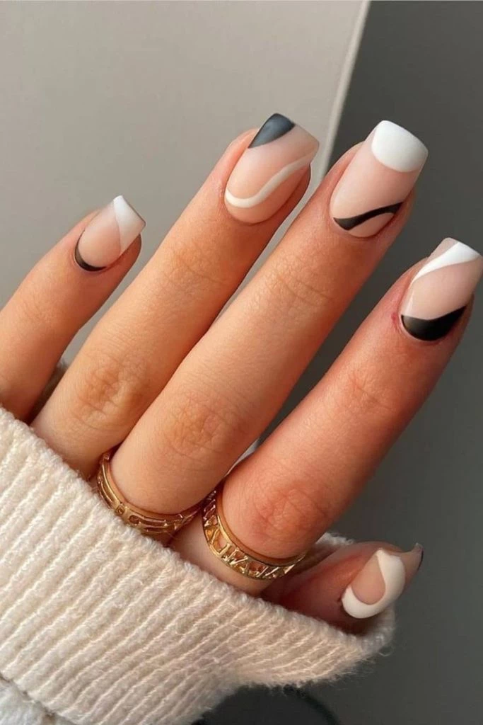 Manicuras en blanco y negro para darle a tus manos el toque más chic