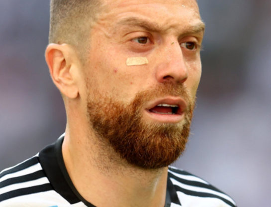 Por qué Alejandro "Papu" Gómez usa una "curita" en su rostro