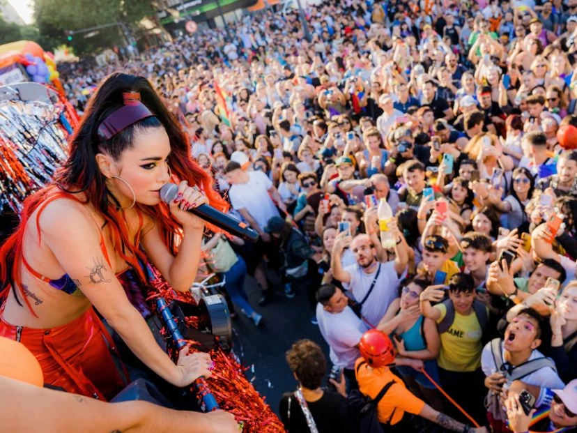 Lali estuvo presente en la Marcha del Orgullo