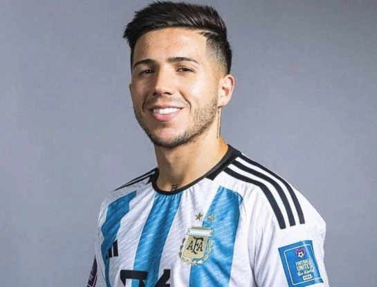 Quién es Enzo Fernández, el ex jugador de River que marcó el segundo gol frente a México: tiene 21 años, está en pareja y tiene una hija