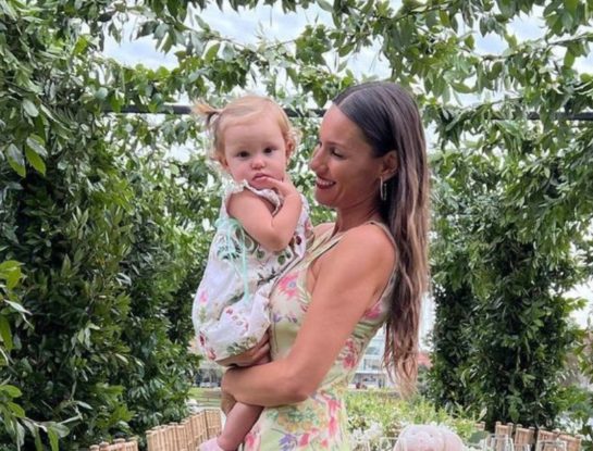 Pampita compartió fotos vintages de su infancia y comparó el parecido con Anita, su hija