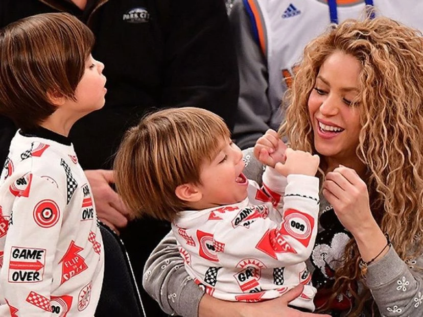 Shakira busca una niñera para sus hijos