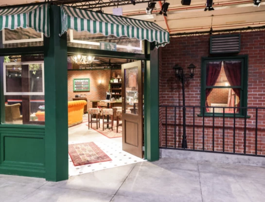 The Friends Experience, la exposición inmersiva que homenajea a la famosa sitcom que se puede visitar en París