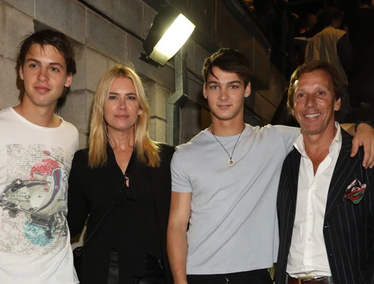 El cancherísimo look de Valeria Mazza para ir a ver desfilar a sus hijos, Tiziano y Benicio Gravier