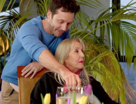 Benjamín Vicuña "se casó" con la China Suárez y confesó que durmió con su mamá hasta los 12 años: lo reveló con su madre, Isabel Luco, en el programa de Cecilia Bolocco