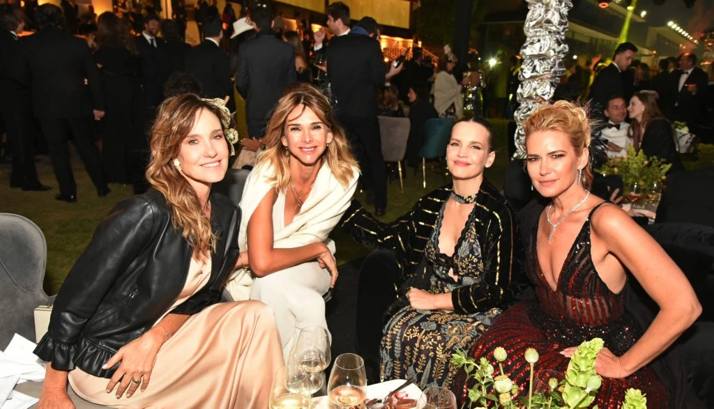 Valeria Mazza y Sabrina Garciarena con amigas