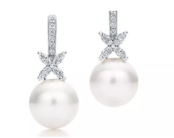 Las fotos de la impresionante boda de la nieta de Joe Biden en la Casa Blanca