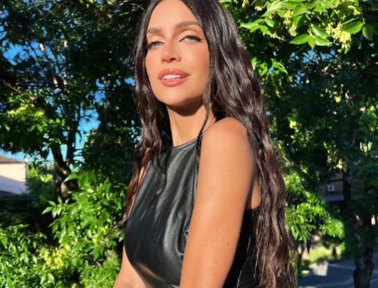 El look barbiecore de Zaira Nara en un evento