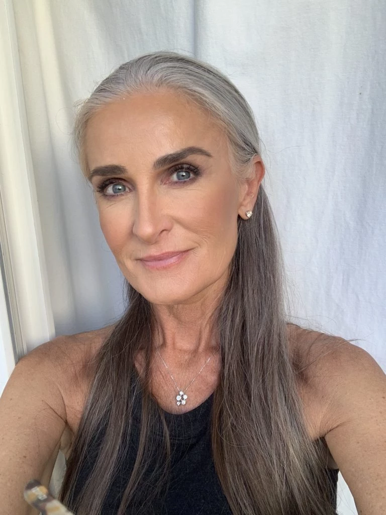 4 trucos para lucir tus canas