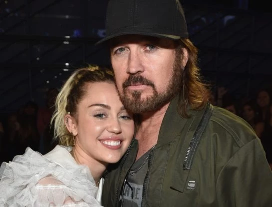 Los motivos por los que Miley Cyrus decidió alejarse de su padre