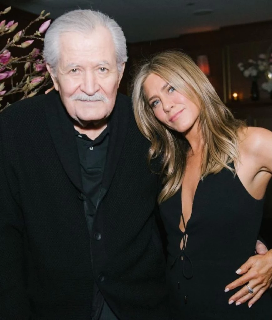 muere el papa de jennifer aniston