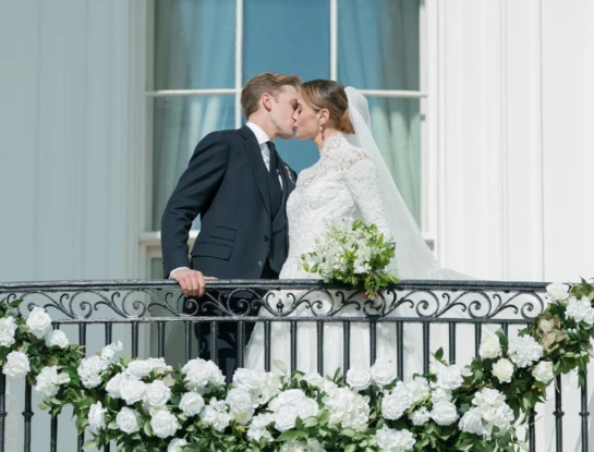 Las fotos de la impresionante boda de la nieta de Joe Biden en la Casa Blanca