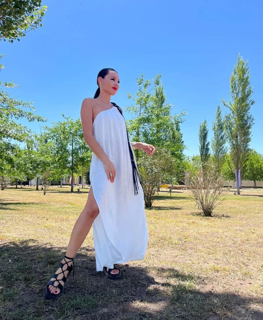 Pampita mostró el look perfecto para una fiesta al aire libre