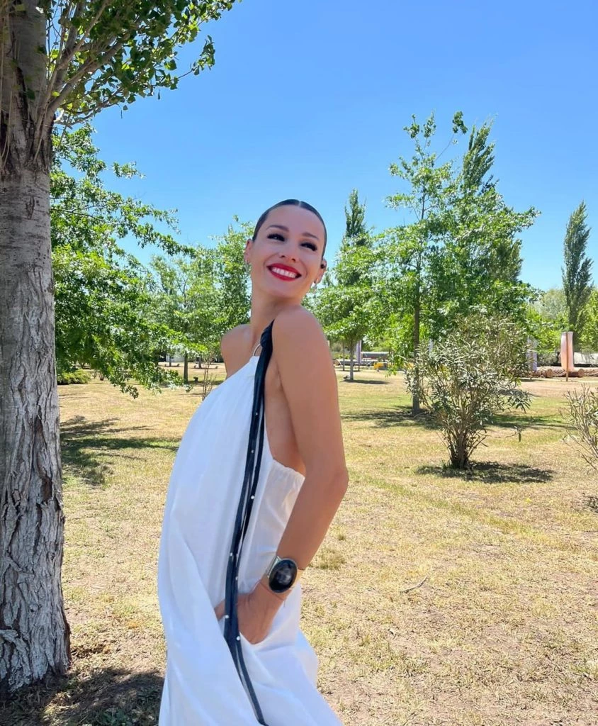 Pampita mostró el look perfecto para una fiesta al aire libre