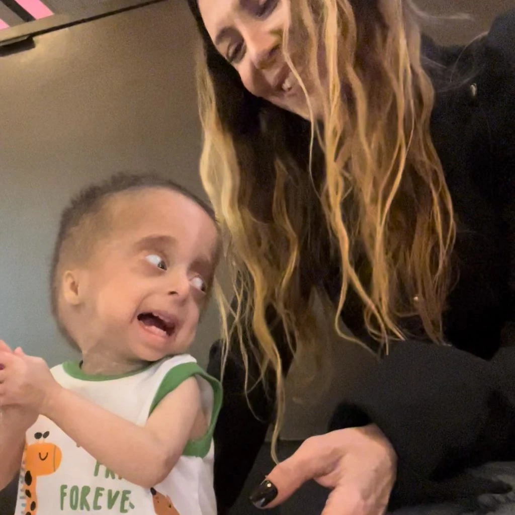 El conmovedor gesto de Mónica Ayos con Vito, el chiquito con una rara enfermedad