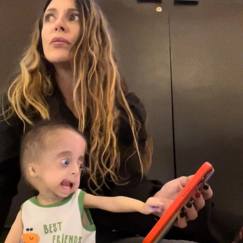 El conmovedor gesto de Mónica Ayos con Vito, el chiquito con una rara enfermedad