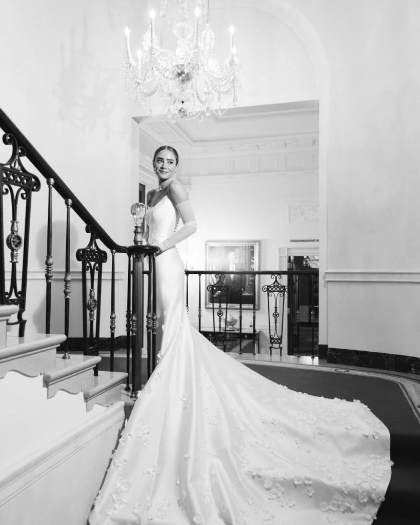 Las fotos de los 3 vestidos de novia de la nieta de Joe Biden