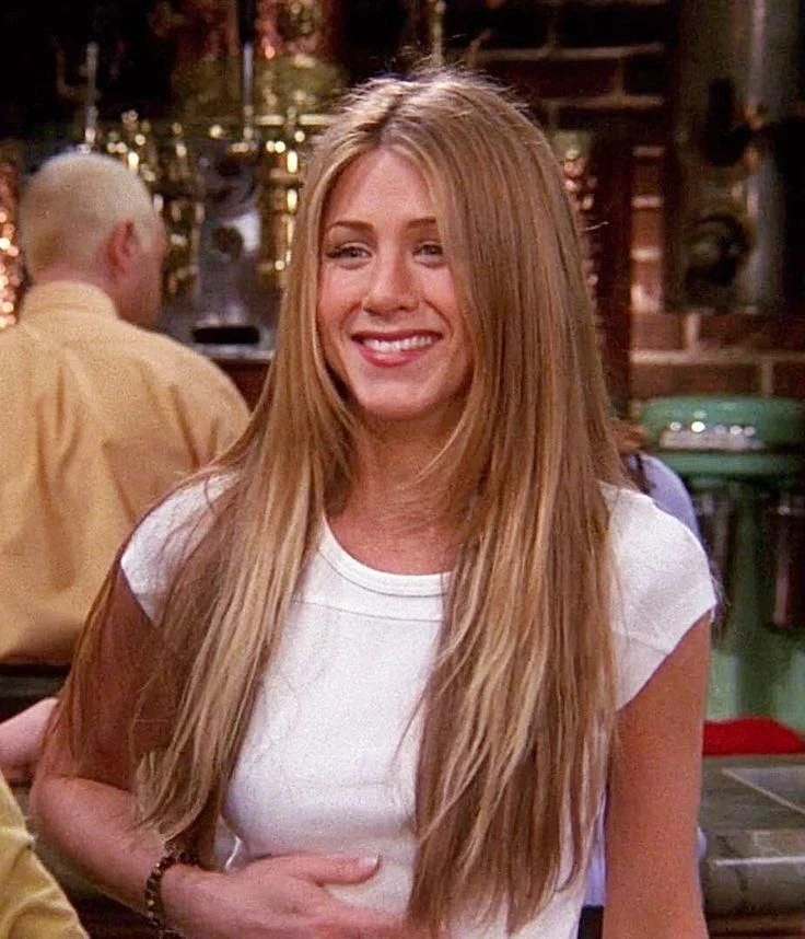 Jennifer Aniston eligió un look inspirado en Friends para su más reciente entrevista