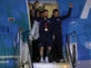 Lionel Messi y Lionel Scaloni, capitán y técnico de la selección argentina, saludan a su llegada al Aeropuerto Internacional de Ezeiza, a 22 km de Buenos Aires. EFE/ Raúl Martínez