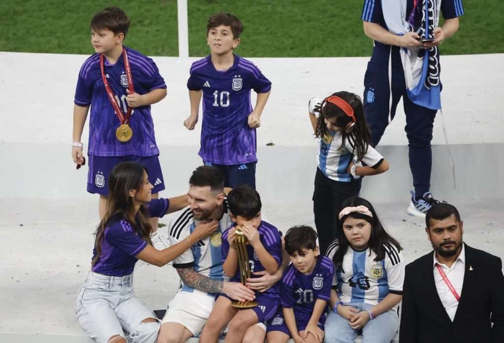 Messi festeja con Antonela