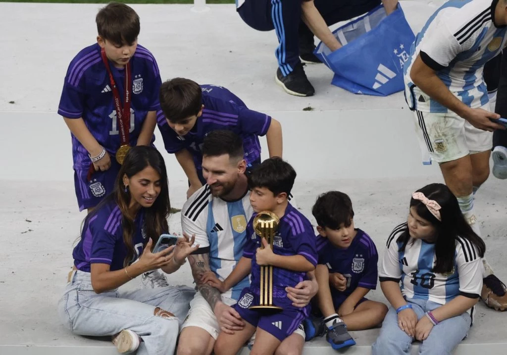 Messi festeja con Antonela