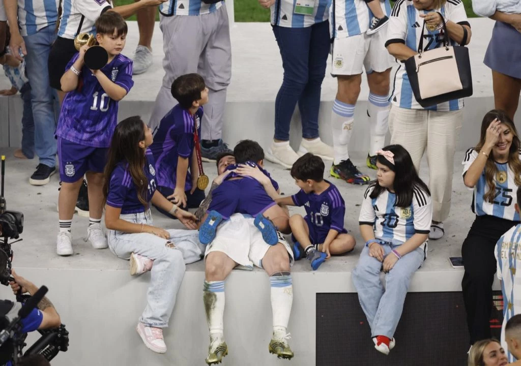 Messi festeja con Antonela