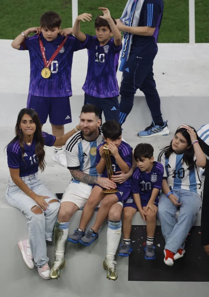 Messi festeja con Antonela