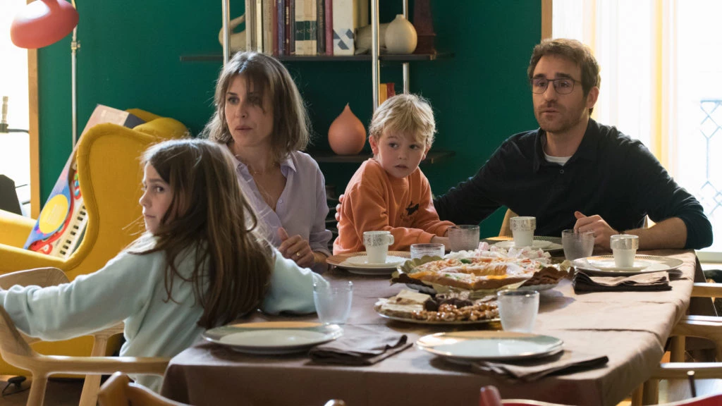 la imperdible serie romántica que protagoniza Carlos Cuevas, el actor de "Merlí"