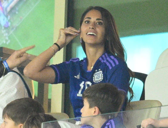 El look cabulero y ganador de Antonela Roccuzzo