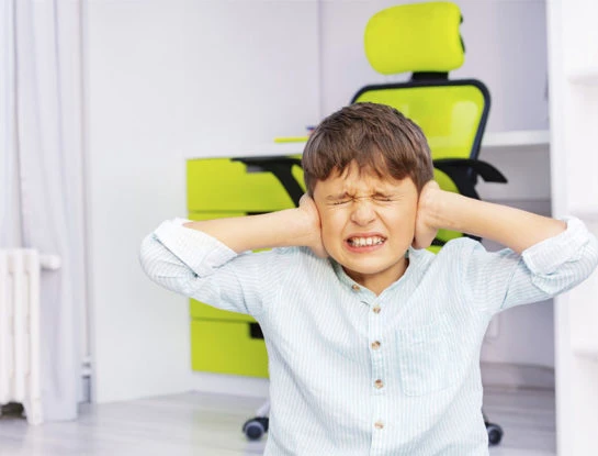 Pirotecnia: cómo afectan los ruidos de alto impacto en las personas con autismo