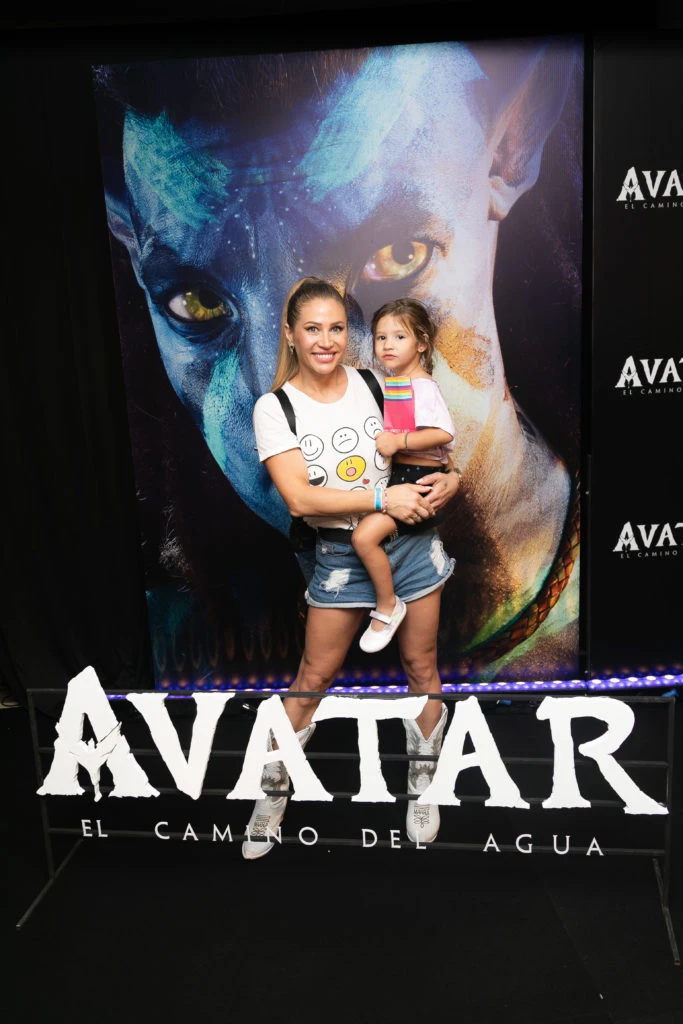 Adabel Guerrero en estreno de Avatar el camino del agua