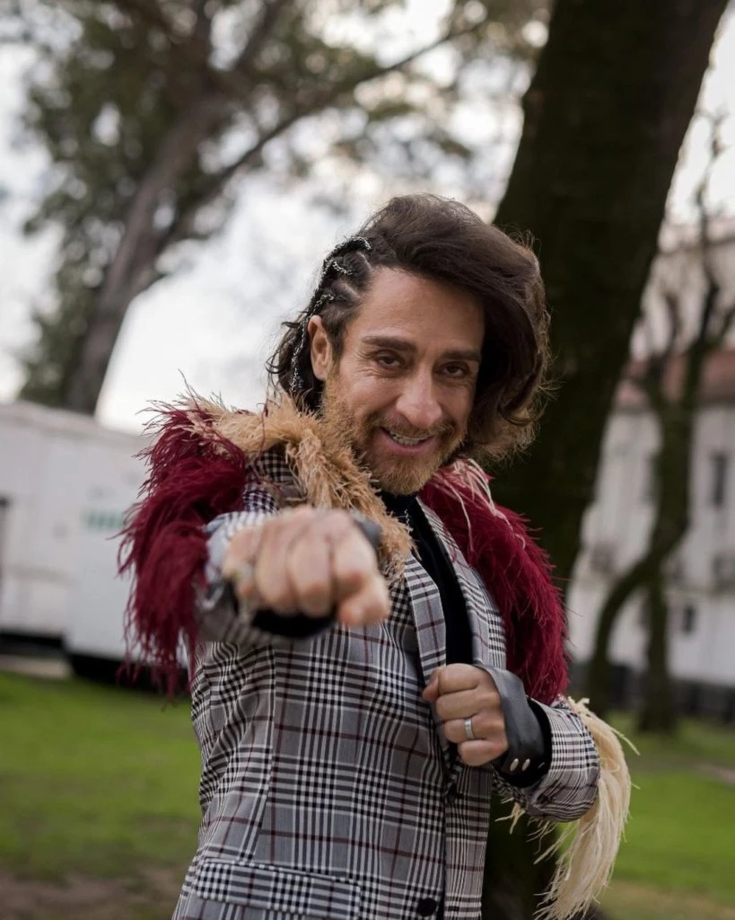 Alejandro Paker en Canta Conmigo ahora