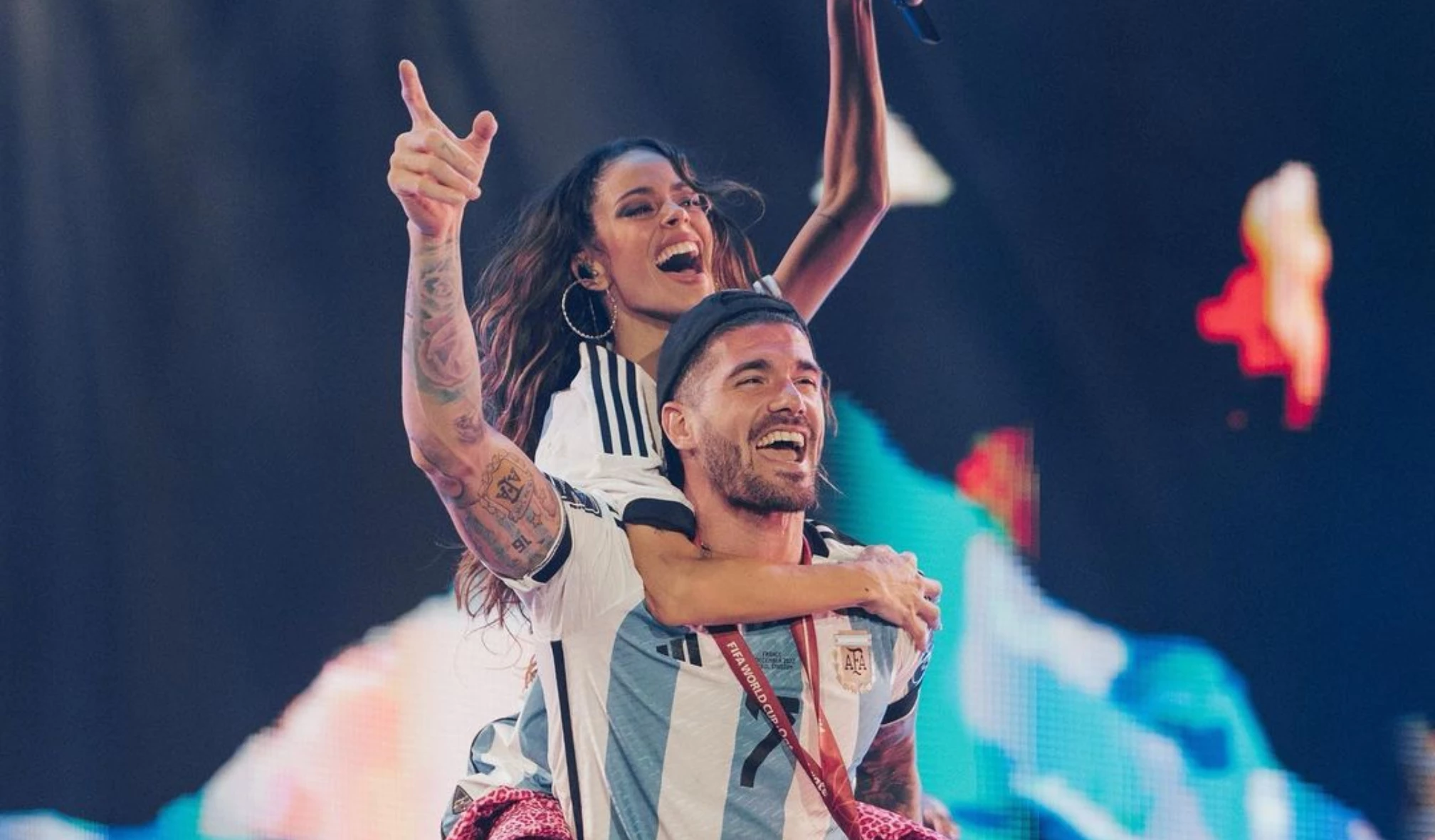 Así fue el viaje a Madrid de Tini Stoessel y Rodrigo de Paul