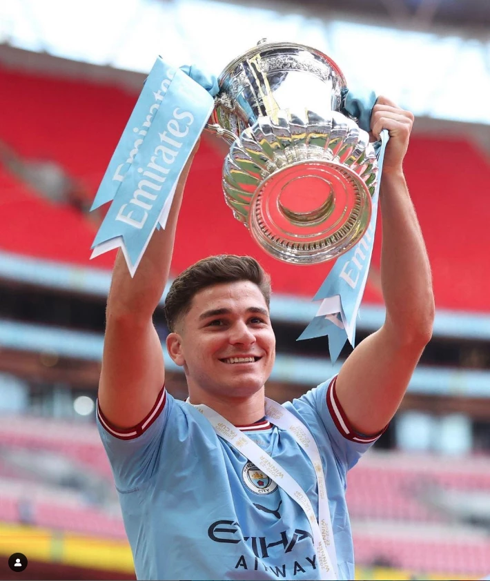 Julián Alvarez cuando ganó la Premier con el Manchester City.