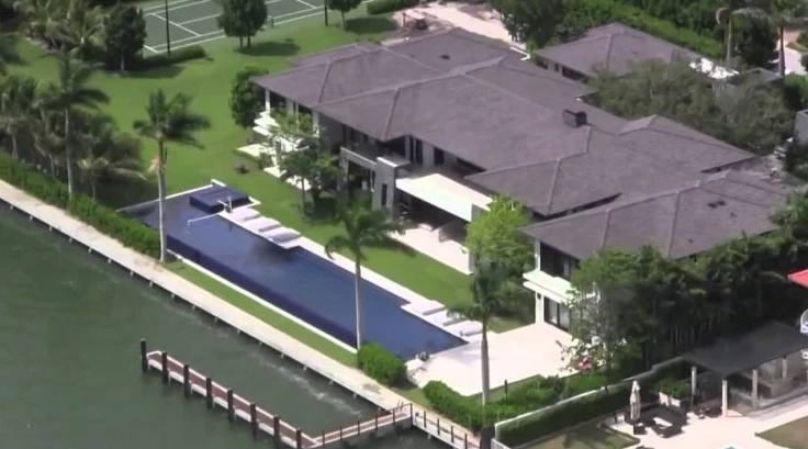 Cómo es la mansión de Enrique Iglesias