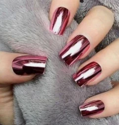 Uñas cromadas tendencia 2023