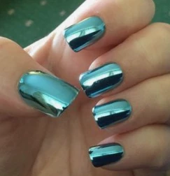 Uñas cromadas tendencia 2023