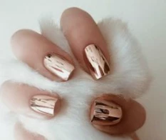 Uñas cromadas tendencia 2023